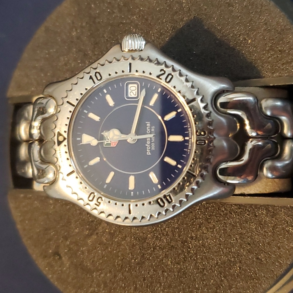 Tag Heuer Profesional 200 meters model #WG111A